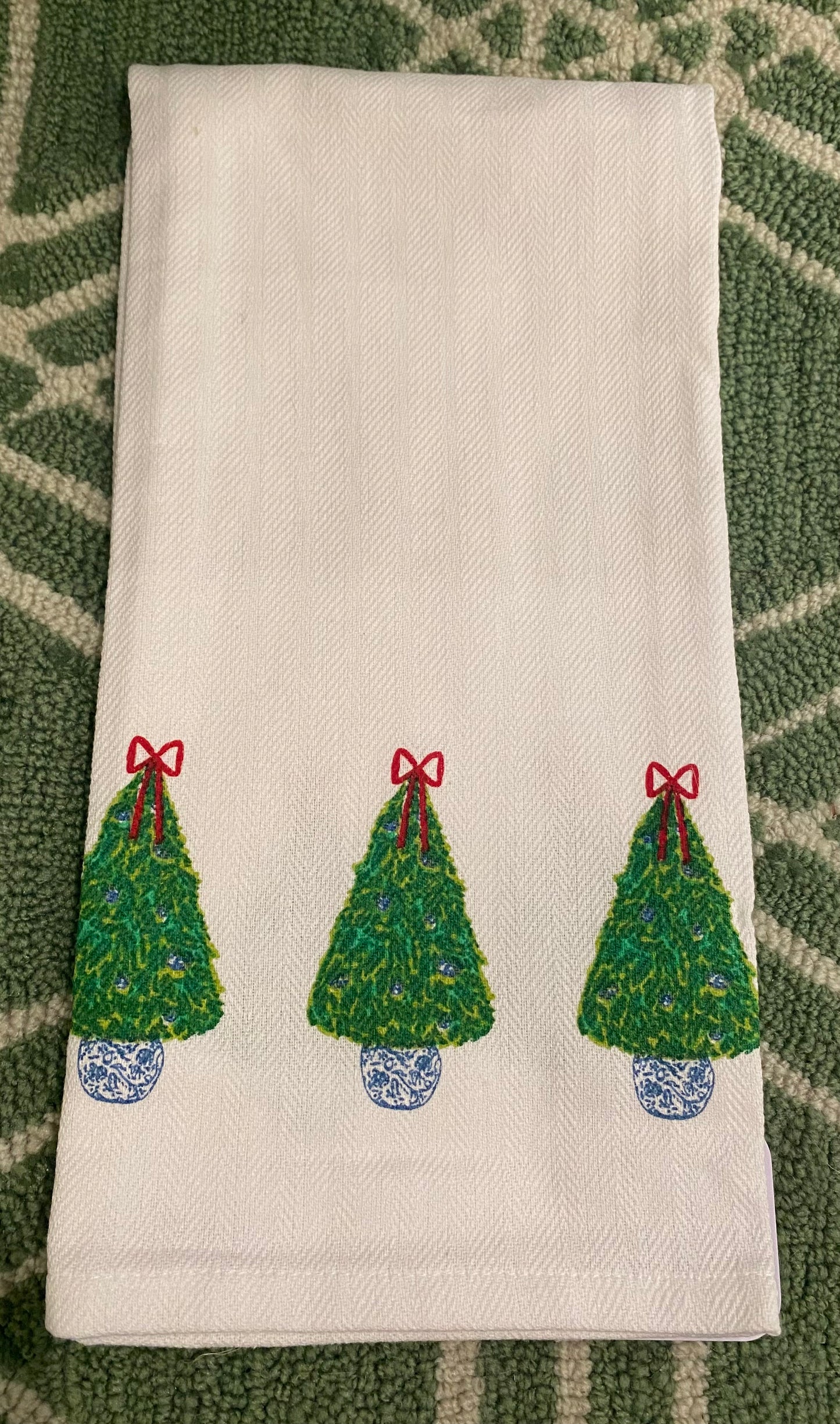 Christmas Topiary Hand Towel White/Green/Red