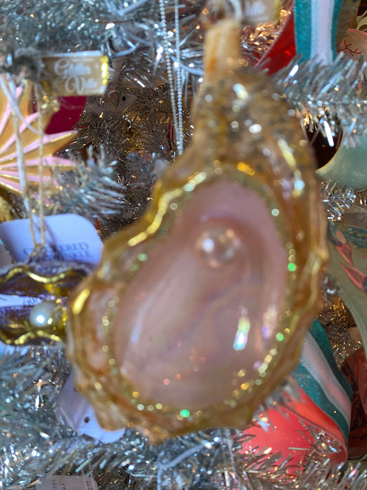 Glass oyster shell ornament/Cream