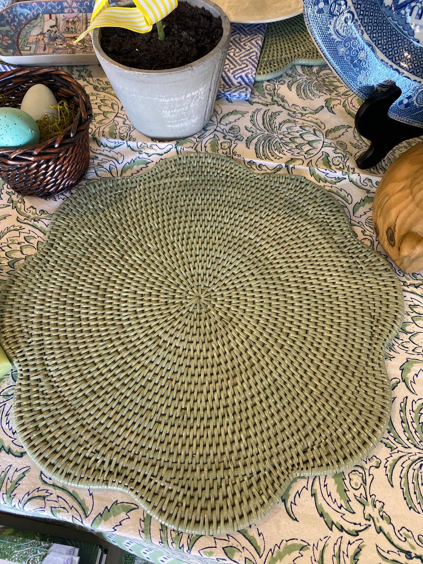 Green Scallop Round Placemat