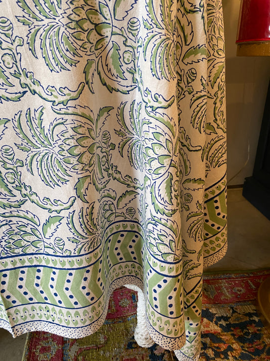 Thistle White Block Print 60x60 Tablecloth